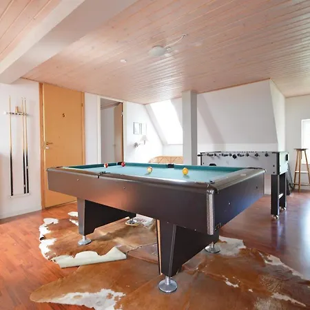 Vakantiehuis Six-bedroom Holiday In